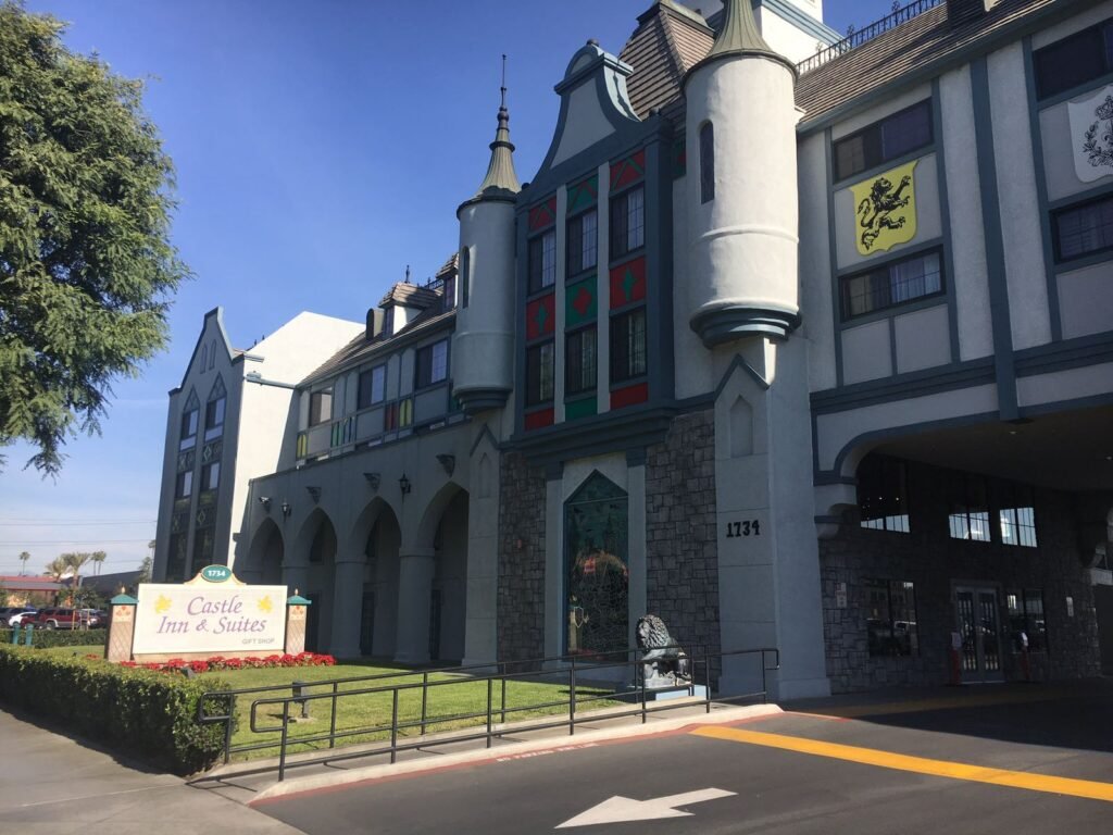 Castle Inn & Suites